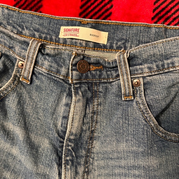 Signature Levi Strauss Blue Denim Jeans - Picture 3 of 5